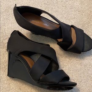 DONALD PLINER Black Strappy Wedge Sandals Shoes